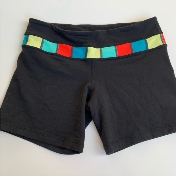 Lululemon Black Groove Shorts Size 6 - Picture 6 of 6